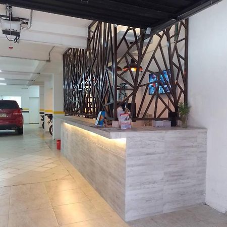 Hotel Marat 메딜린 외부 사진