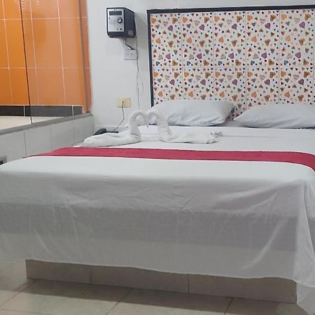 Hotel Marat 메딜린 외부 사진
