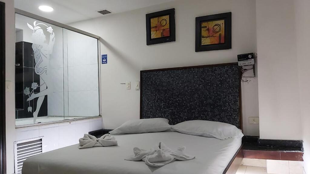 Hotel Marat 메딜린 외부 사진