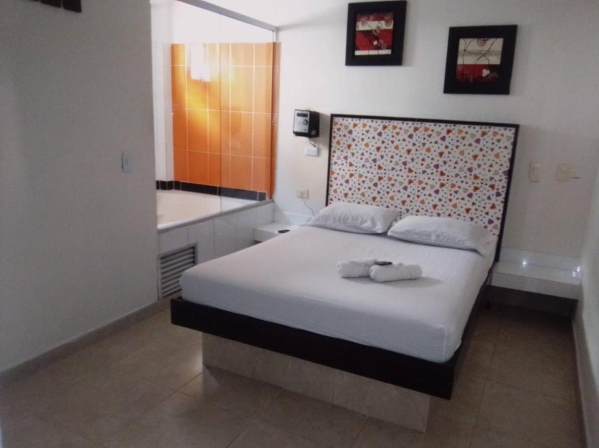 Hotel Marat 메딜린 외부 사진