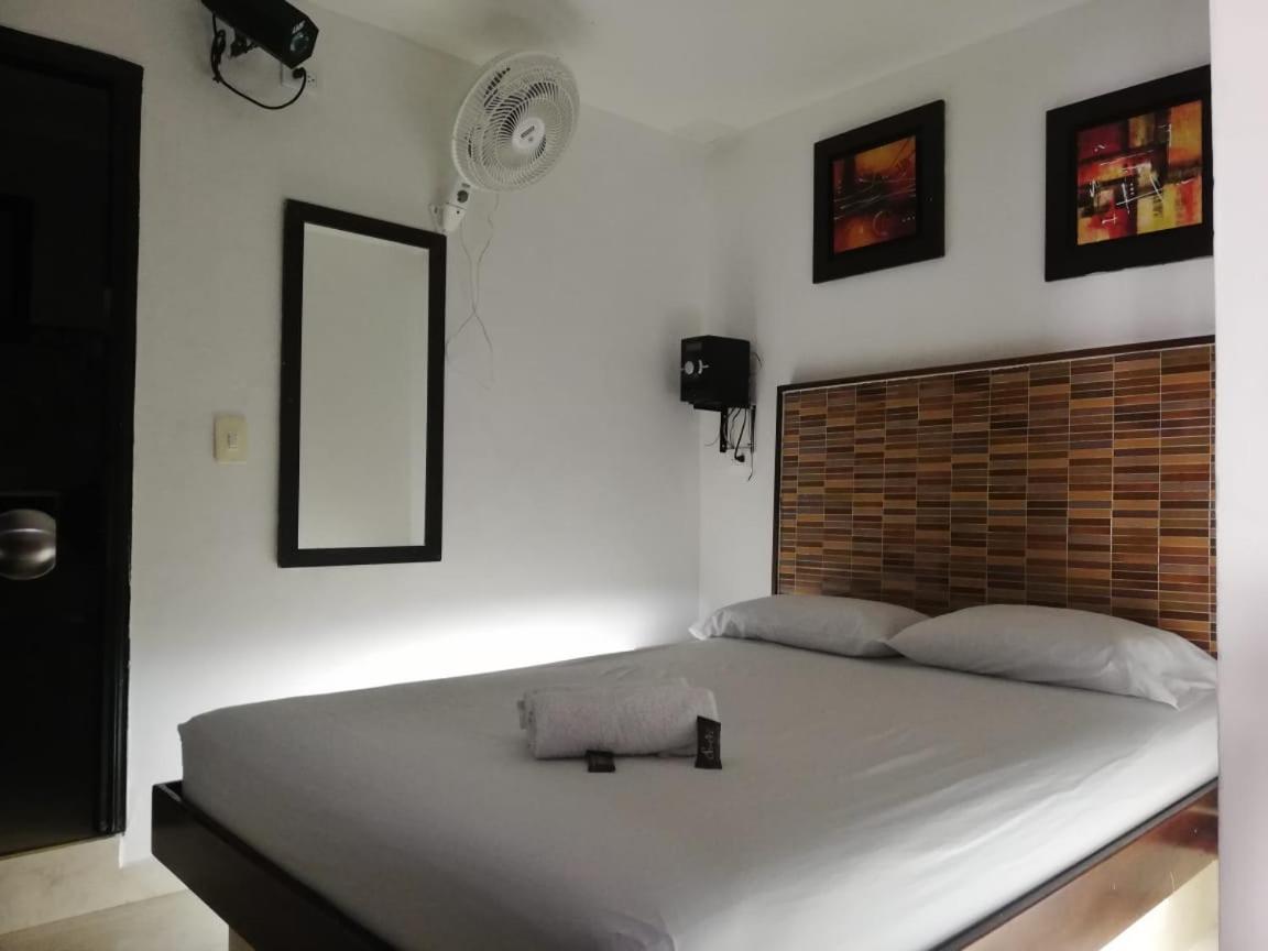Hotel Marat 메딜린 외부 사진