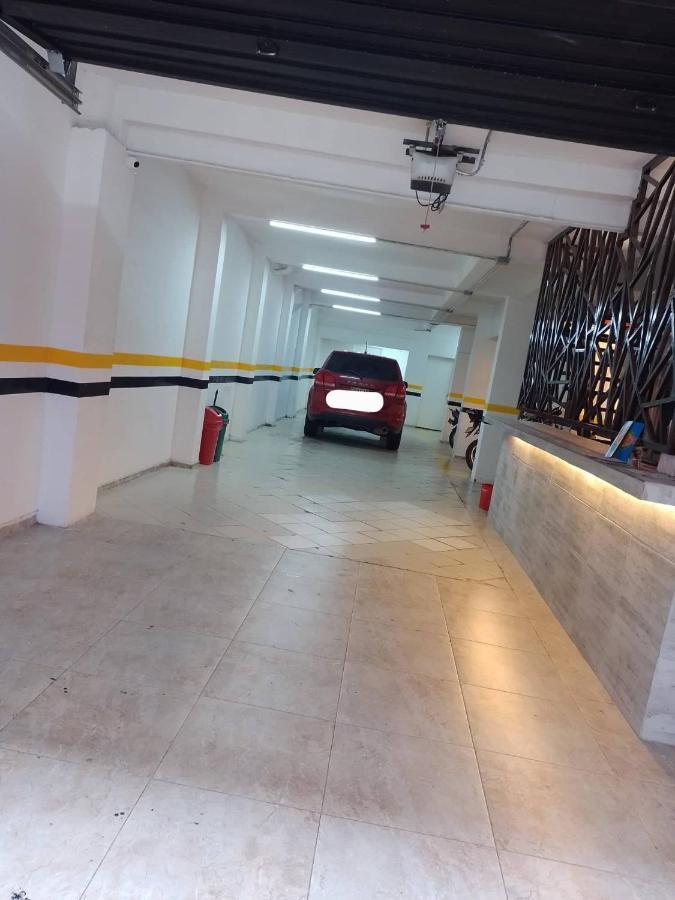 Hotel Marat 메딜린 외부 사진