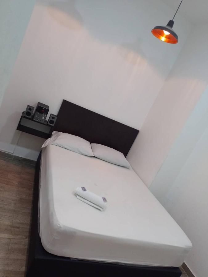 Hotel Marat 메딜린 외부 사진